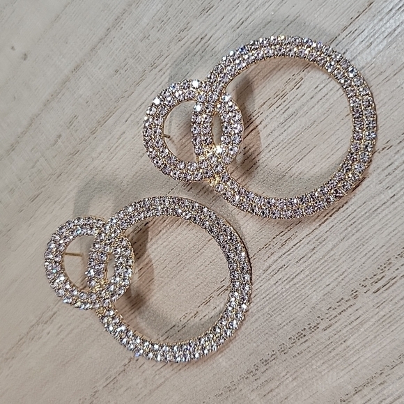 GORGEOUS LAYERED CRYSTAL HOOP EARRINGS, 925 posts - Picture 5 of 12